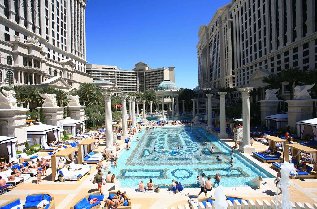 best pools in Vegas