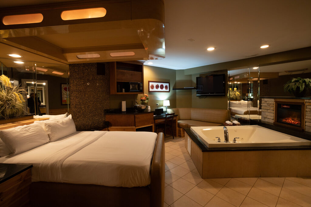 hotels with hot tub in room
