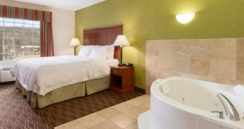 hotels with hot tub in room