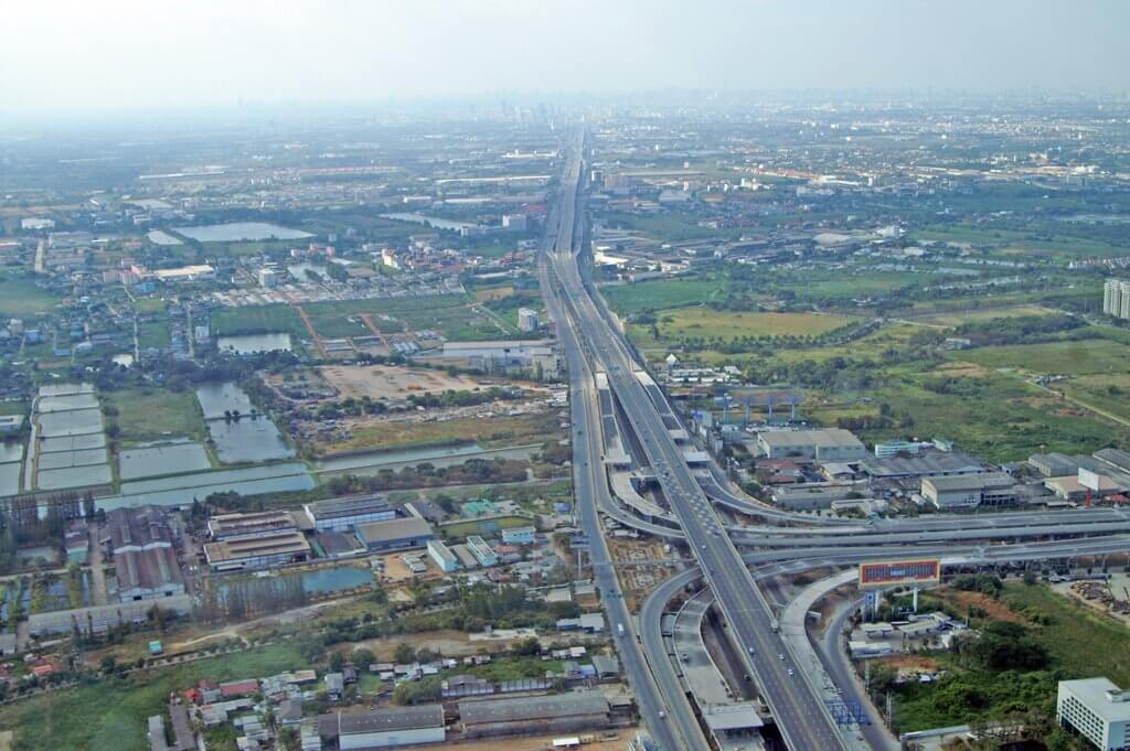 Bang Na Expressway: largest bridge in the world