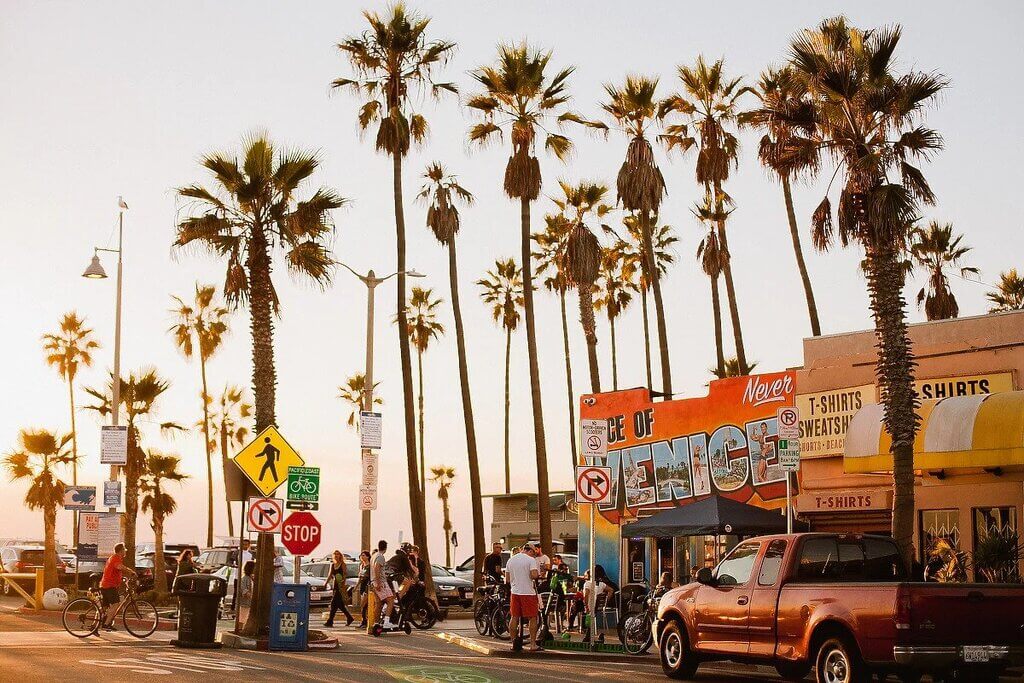places to visit in los angeles: Venice Beach Boardwalk
