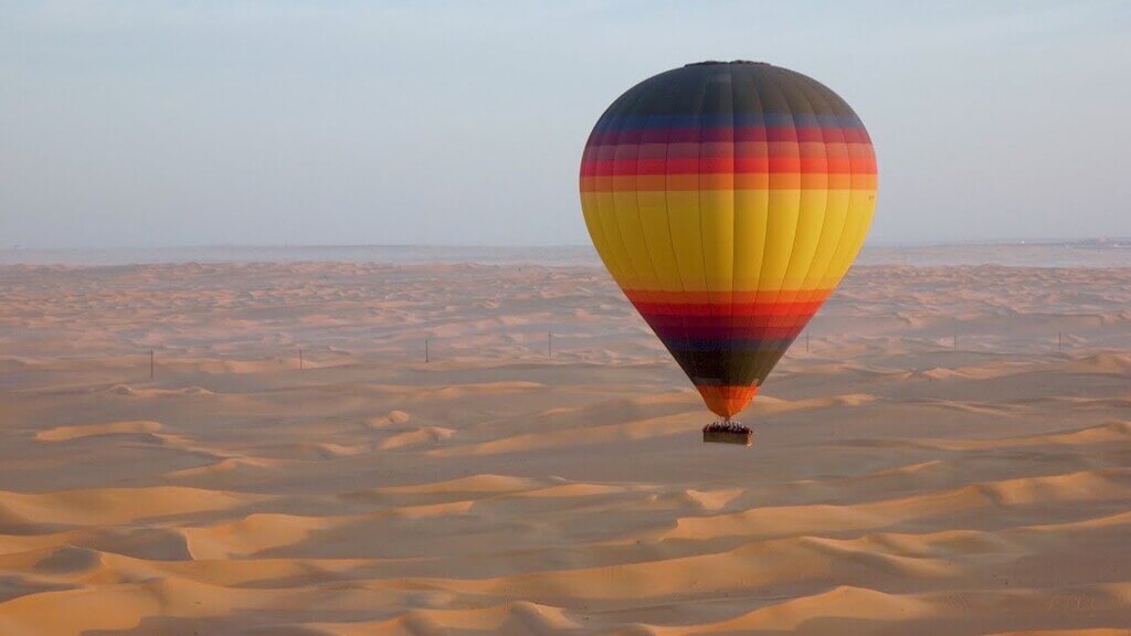 Hot air balloon in Desert: things to do at dubai