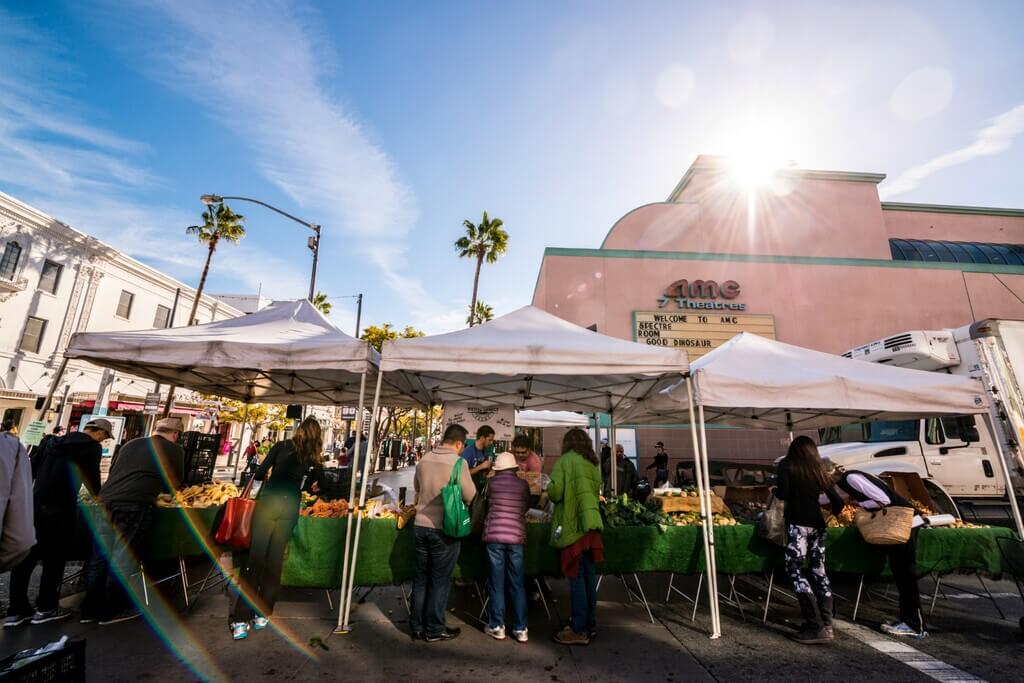 things to do in la this weekend: Santa Monica Farmers Market